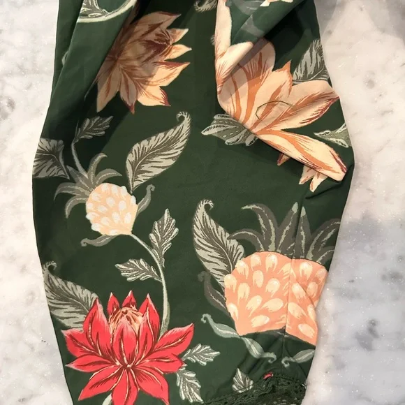 FARM Rio Green Floral V-Neck Puff Sleeve Blouse - Picture 6 of 8